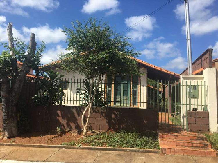 Casa com 4 Quartos para Alugar, 233 m² por R$ 1.600/Mês
