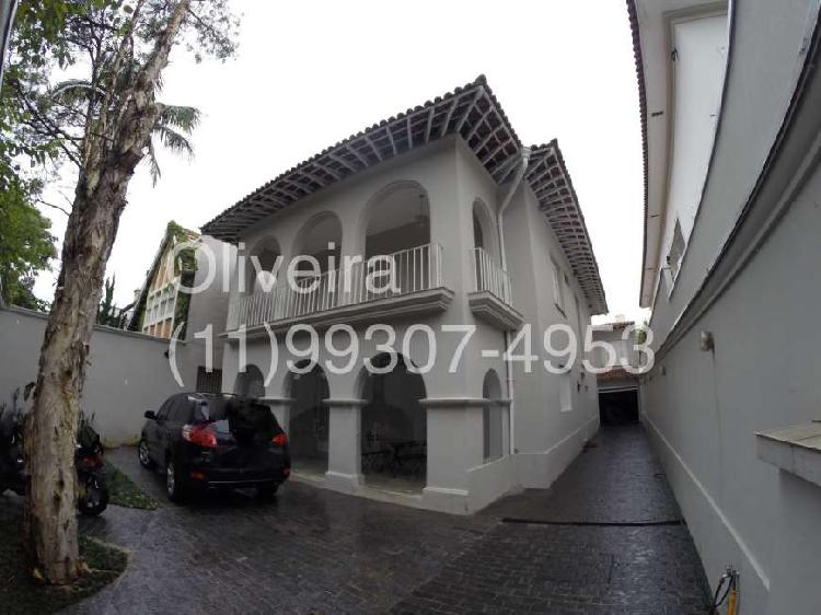 Casa com 4 Quartos para Alugar, 450 m² por R$ 20.000/Mês