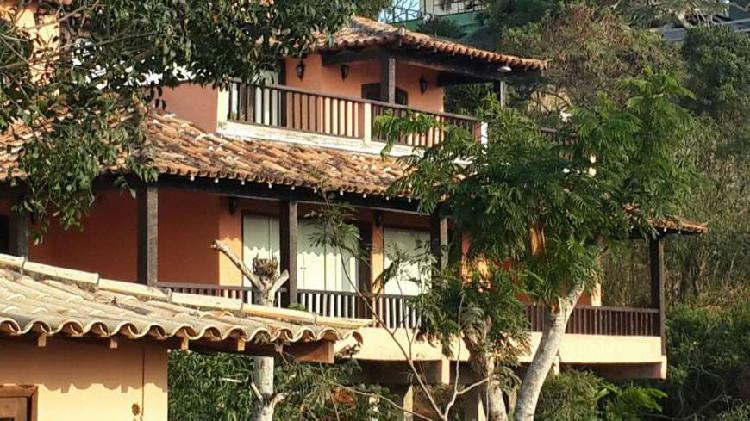 Casa com 4 Quartos para Alugar, 600 m² por R$ 4.000/Mês