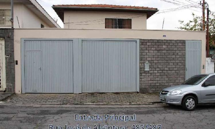 Casa com 5 Quartos para Alugar, 490 m² por R$ 4.500/Mês