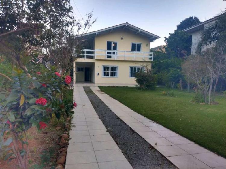 Casa com 6 Quartos à Venda, 220 m² por R$ 650.000 COD.