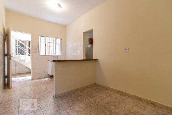 Casa de Condomínio com 2 Quartos para Alugar, 69 m² por R$