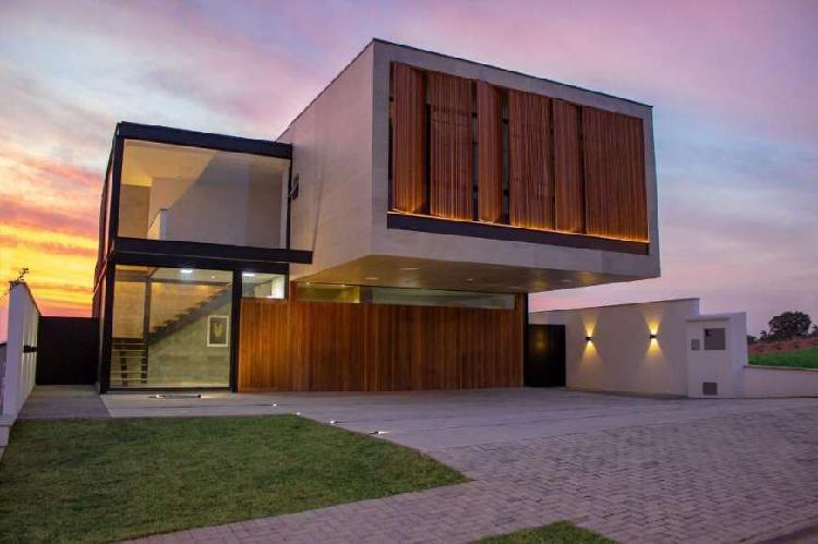 Casa de Condomínio com 3 Quartos à Venda, 350 m² por R$