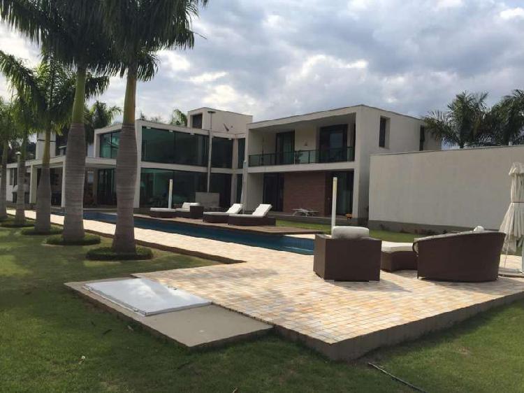 Casa de Condomínio com 6 Quartos à Venda, 4000 m² por R$