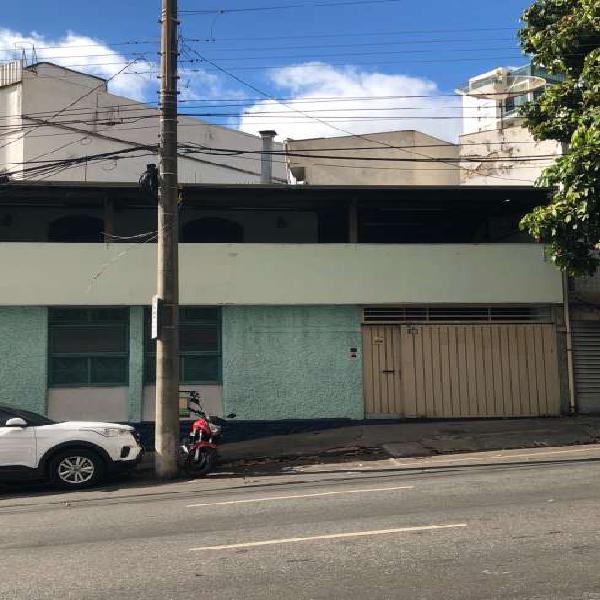 Imóvel Comercial com 2 Quartos para Alugar, 200 m² por R$