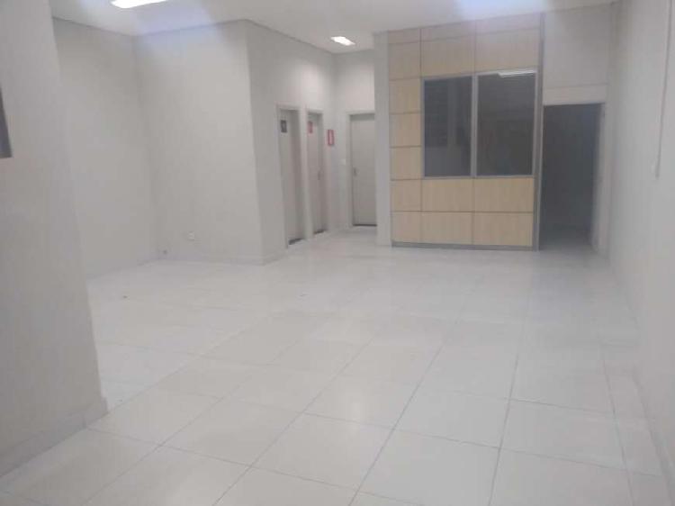 Loja Comercial para Alugar, 130 m² por R$ 2.800/Mês COD.