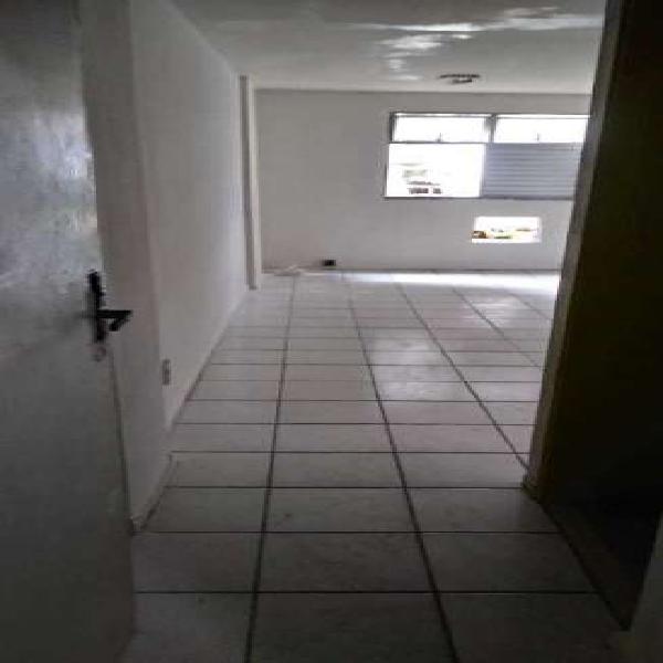Prédio Residencial com 1 Quarto para Alugar, 37 m² por R$