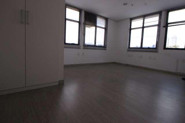 Sala Comercial à Venda, 40 m² por R$ 300.000 COD. CCAL090