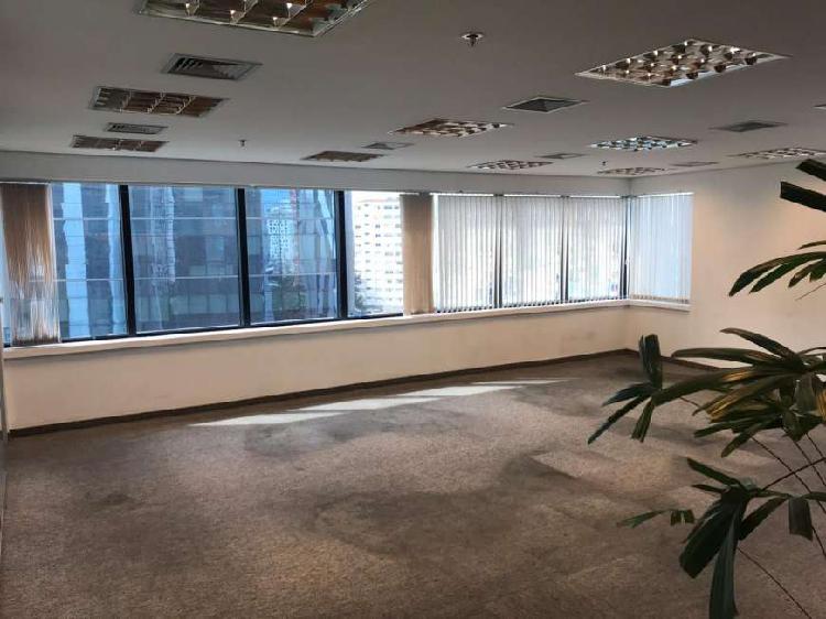 Sala Comercial com 3 Quartos para Alugar, 130 m² por R$