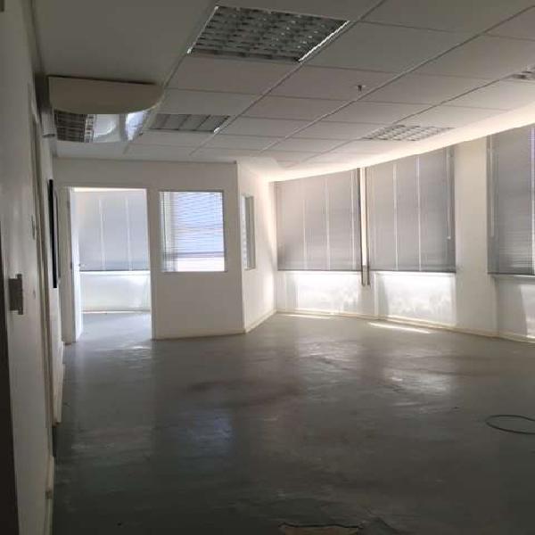 Sala Comercial com 4 Quartos para Alugar, 80 m² por R$