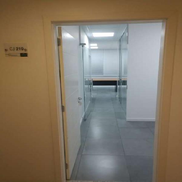 Sala Comercial para Alugar, 49 m² por R$ 2.000/Mês COD.