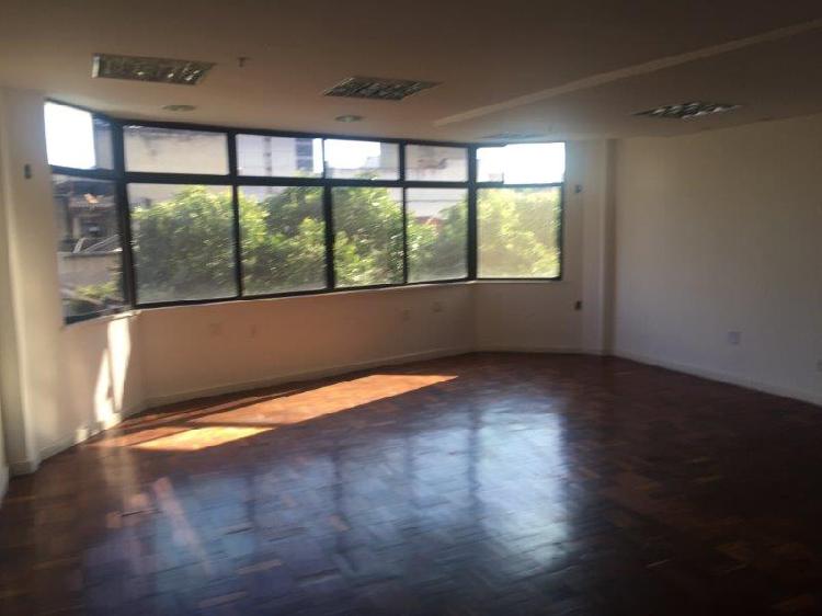 Sala Comercial para Alugar, 70 m² por R$ 2.250/Mês COD.