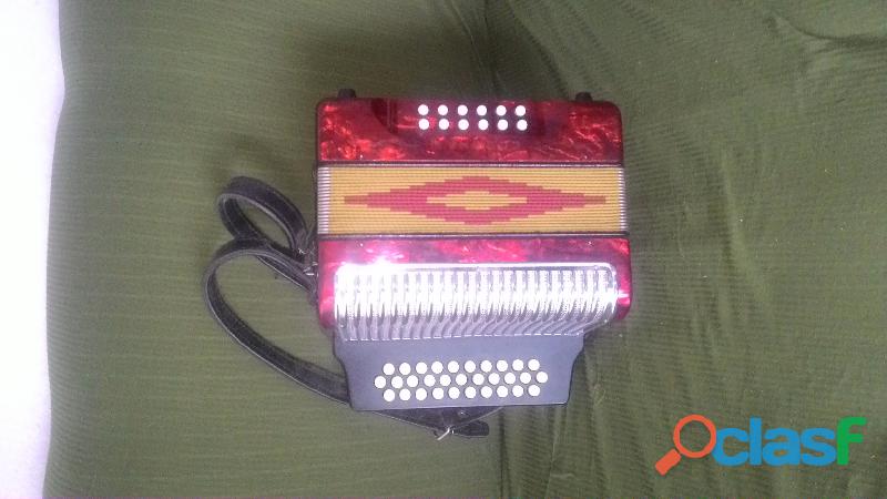 Sanfona de 12 Baixos Hohner corona III