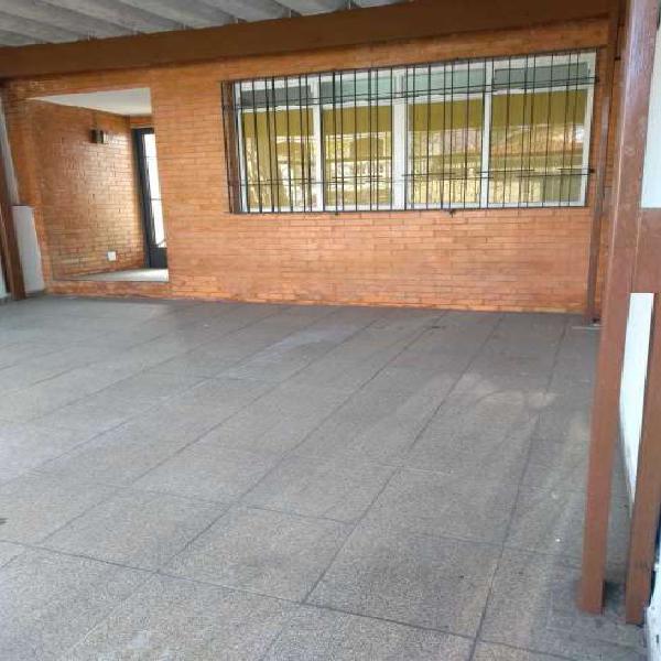 Sobrado com 2 Quartos para Alugar, 80 m² por R$ 2.900/Mês