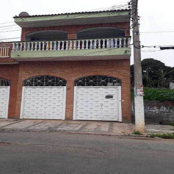 Sobrado com 3 Quartos para Alugar, 227 m² por R$ 2.500/Mês