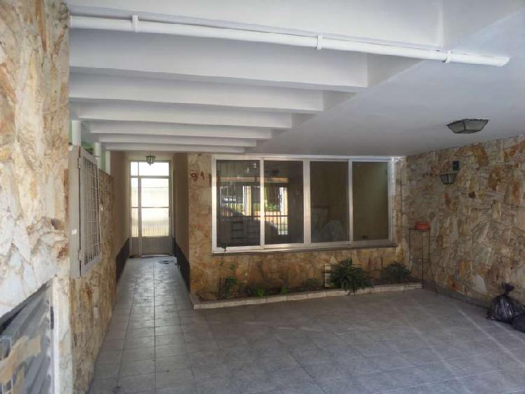 Sobrado com 4 Quartos para Alugar, 140 m² por R$ 2.500/Mês