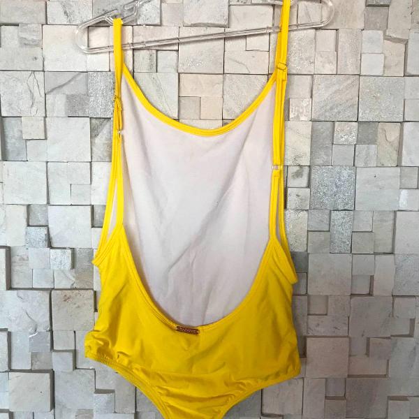 body cavado amarelo