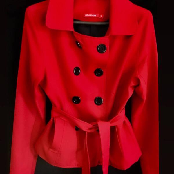 casaco vermelho tamanho 38 semi novo
