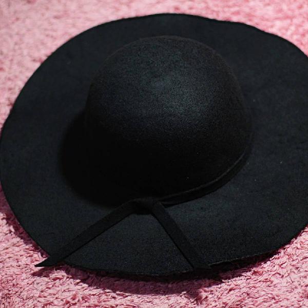 chapéu floppy de feltro