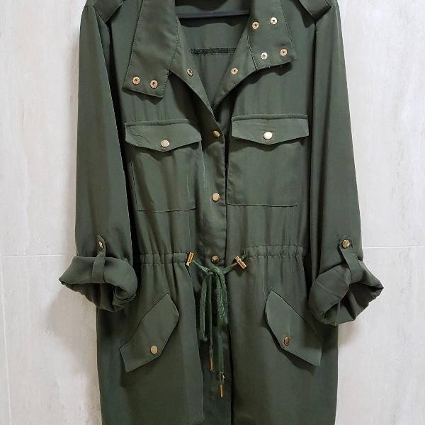 jaqueta parka aquamar verde militar com detalhes dourados