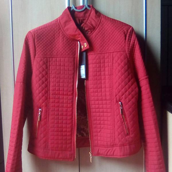 jaqueta vermelha linda