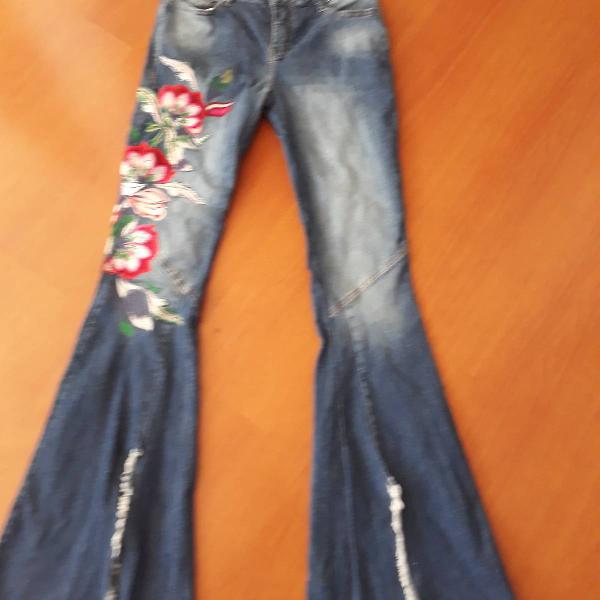 jeans com bordado floral moikana