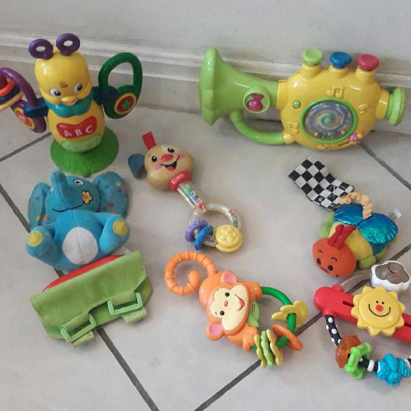 kit brinquedos bebês e berço