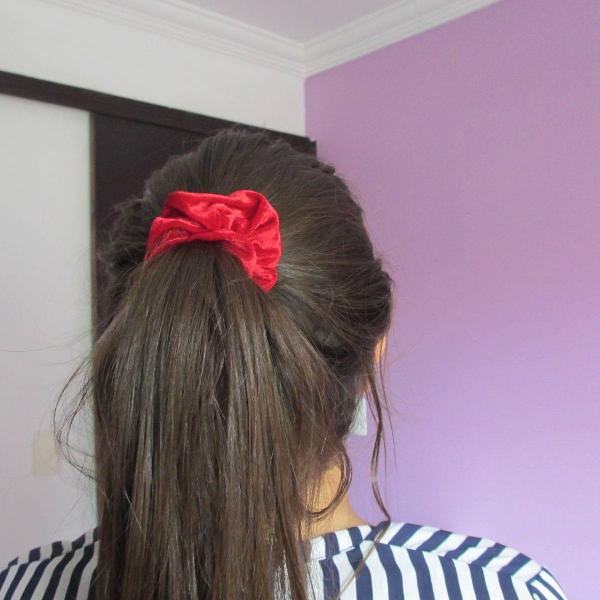 scrunchie de veludo vermelho