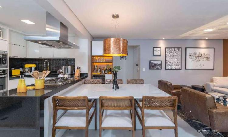 Apartamento com 2 Quartos à Venda, 110 m² por R$ 830.000