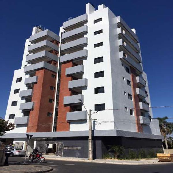 Apartamento com 2 Quartos à Venda, 62 m² por R$ 381.000