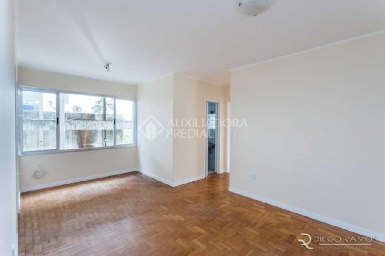 Apartamento com 2 Quartos à Venda, 63 m² por R$ 280.000