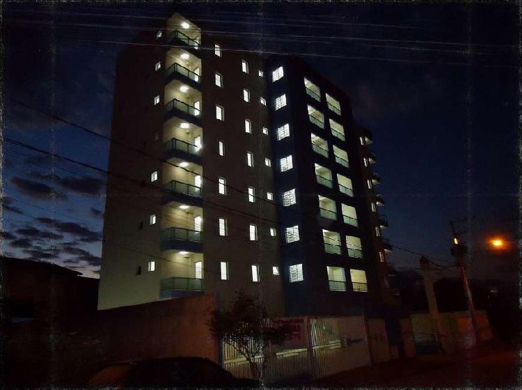 Apartamento com 2 Quartos à Venda, 64 m² por R$ 224.000