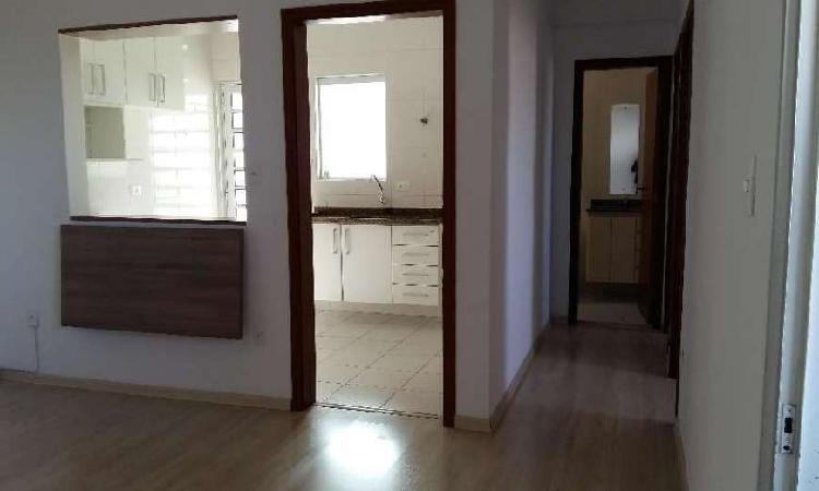 Apartamento com 2 Quartos à Venda, 65 m² por R$ 205.000