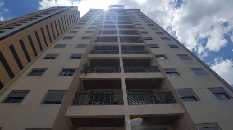 Apartamento com 2 Quartos à Venda, 71 m² por R$ 650.000