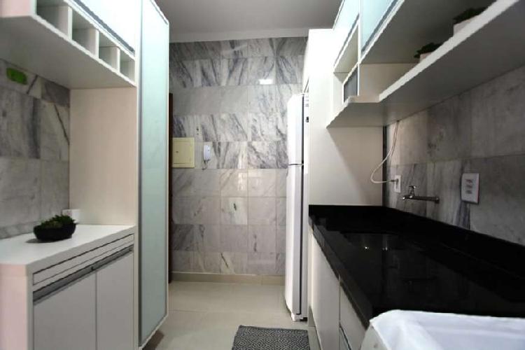Apartamento com 2 Quartos à Venda, 72 m² por R$ 310.000