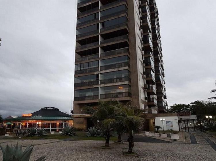 Apartamento com 2 Quartos à Venda, 73 m² por R$ 965.000