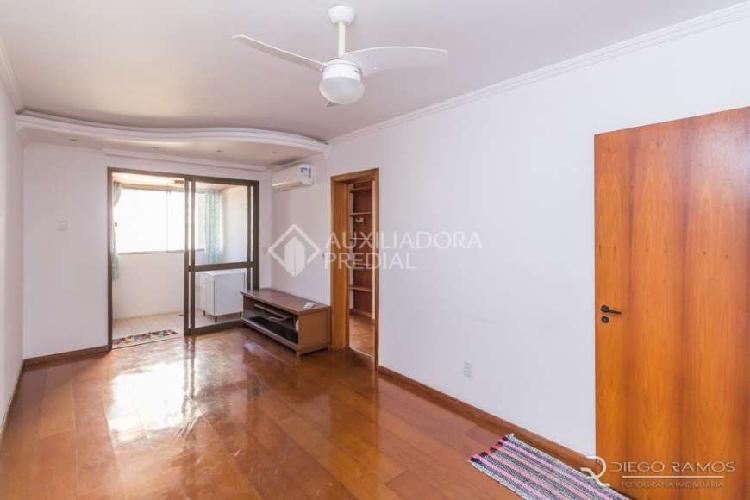 Apartamento com 2 Quartos à Venda, 74 m² por R$ 399.000