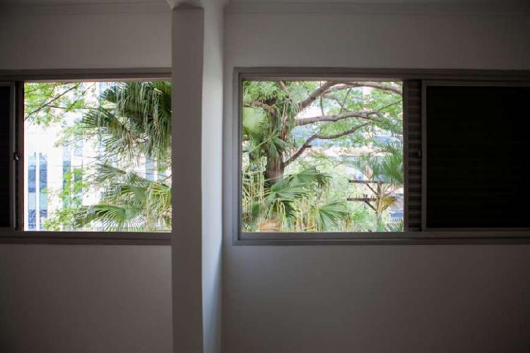 Apartamento com 2 Quartos à Venda, 84 m² por R$ 1.000.000