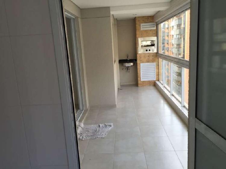 Apartamento com 3 Quartos à Venda, 107 m² por R$ 650.000