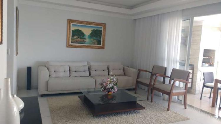 Apartamento com 3 Quartos à Venda, 110 m² por R$ 650.000