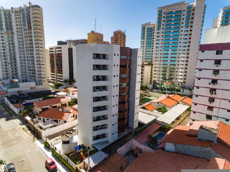Apartamento com 3 Quartos à Venda, 111 m² por R$ 370.000
