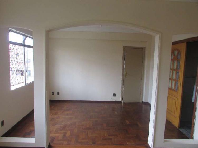 Apartamento com 3 Quartos à Venda, 112 m² por R$ 265.000