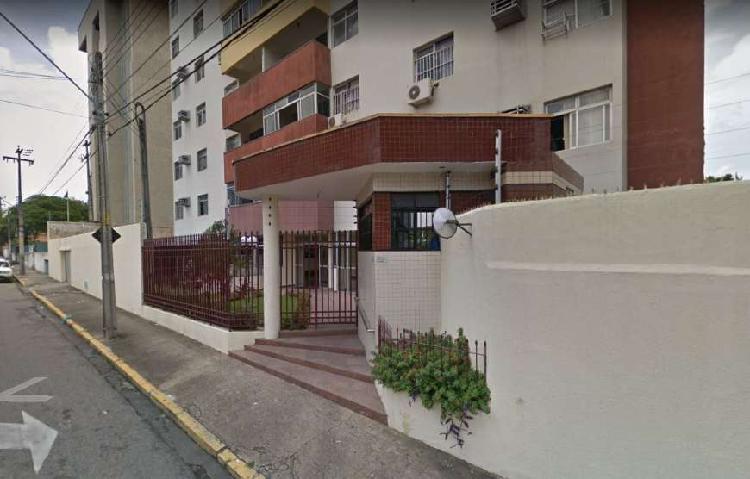 Apartamento com 3 Quartos à Venda, 130 m² por R$ 330.000