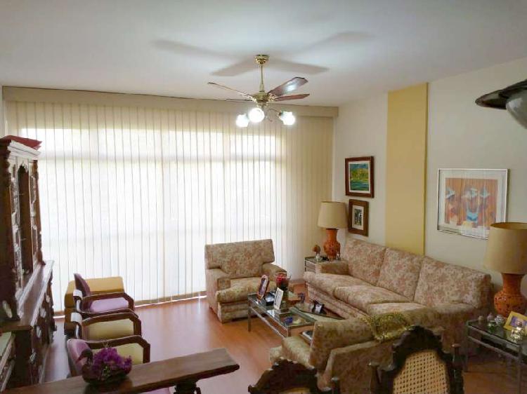 Apartamento com 3 Quartos à Venda, 136 m² por R$ 1.200.000