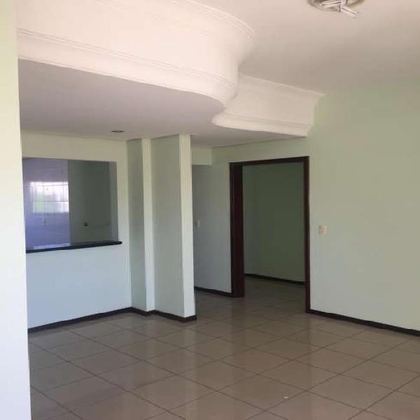 Apartamento com 3 Quartos à Venda, 165 m² por R$ 380.000