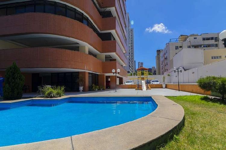 Apartamento com 3 Quartos à Venda, 223 m² por R$ 890.000