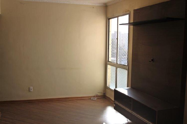 Apartamento com 3 Quartos à Venda, 64 m² por R$ 260.000
