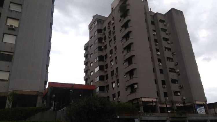 Apartamento com 3 Quartos à Venda, 84 m² por R$ 370.000