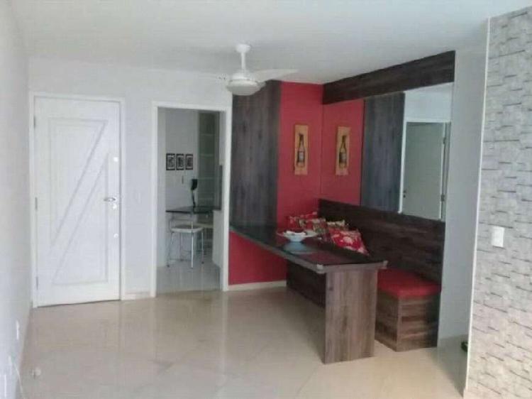 Apartamento com 3 Quartos à Venda, 90 m² por R$ 500.000