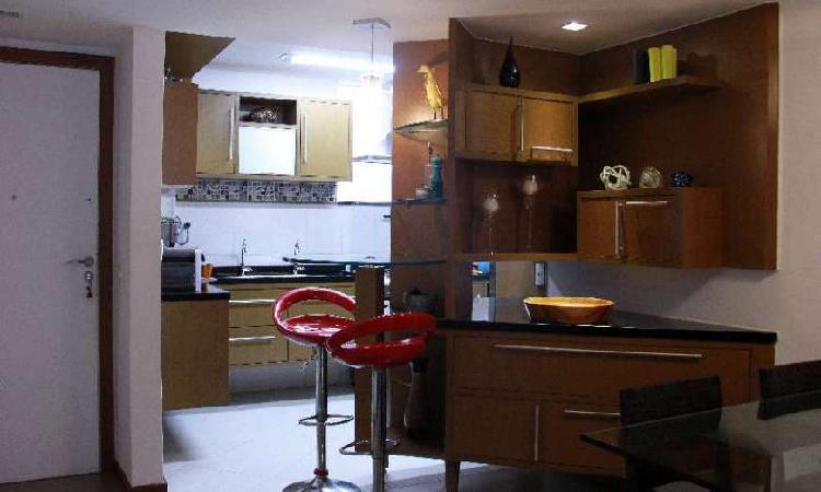 Apartamento com 3 Quartos à Venda, 96 m² por R$ 855.000